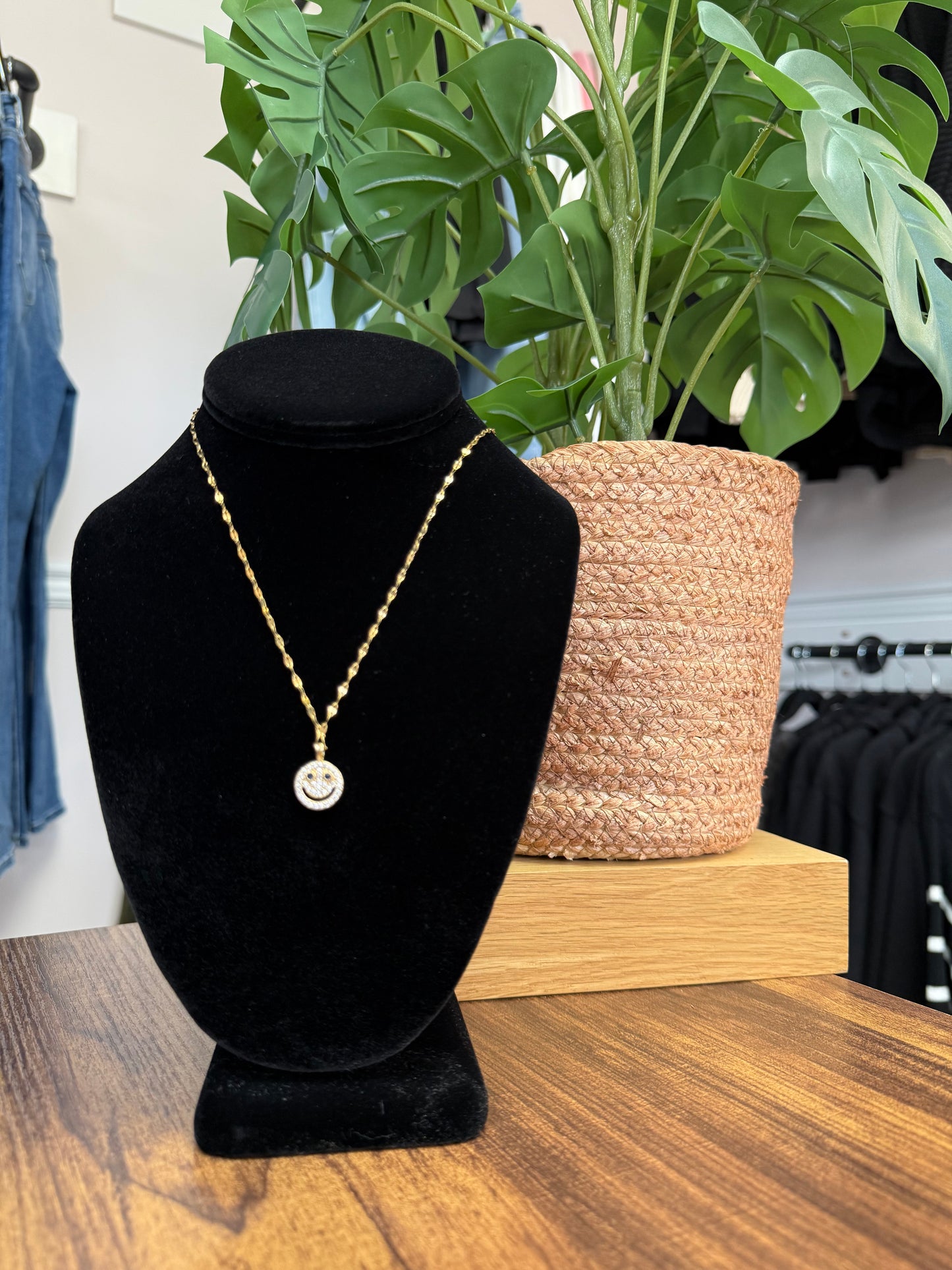UNBOUND - HAPPY FACE NECKLACE