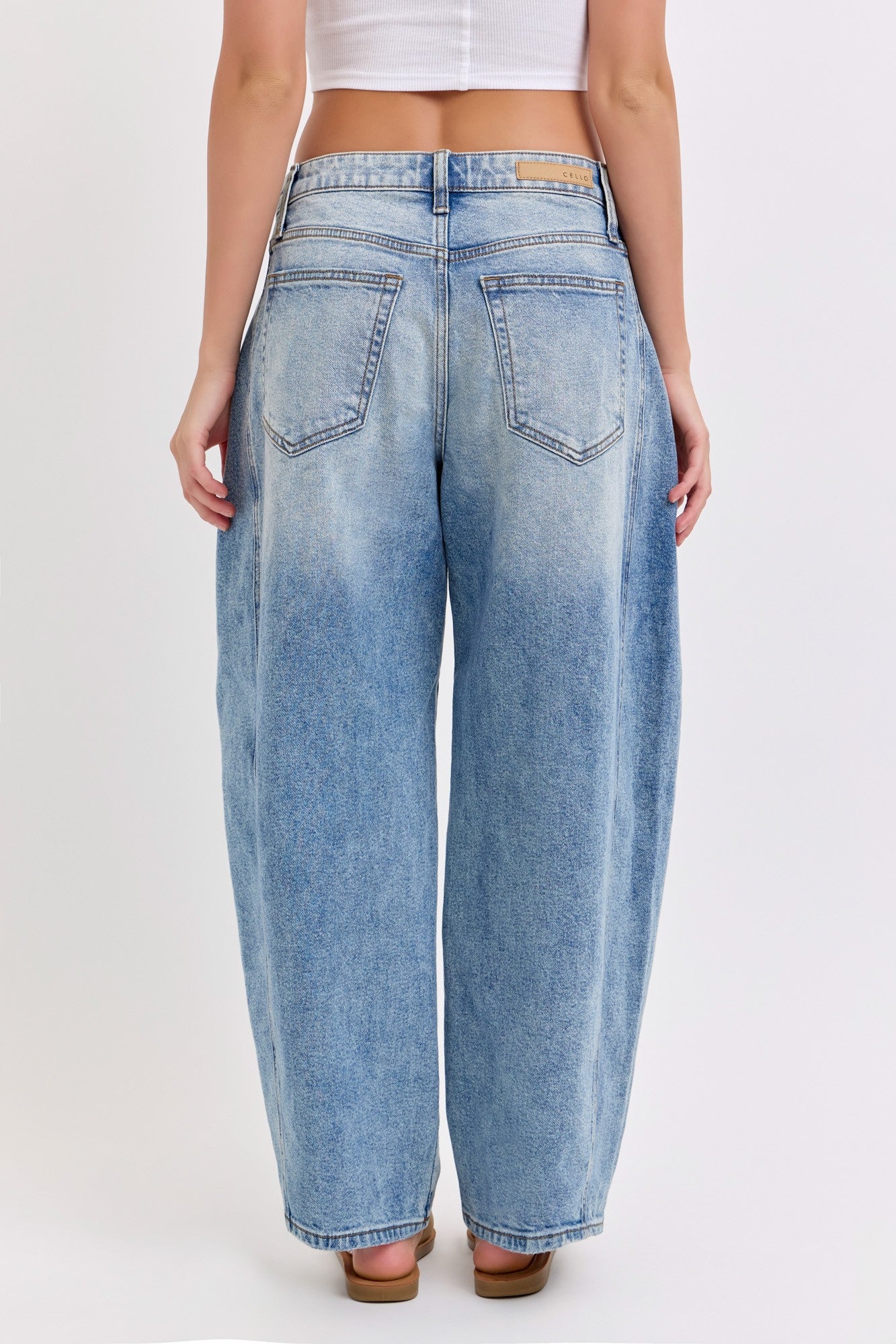 CELLO Mid Waisted Barrel Jean w/Side Panels